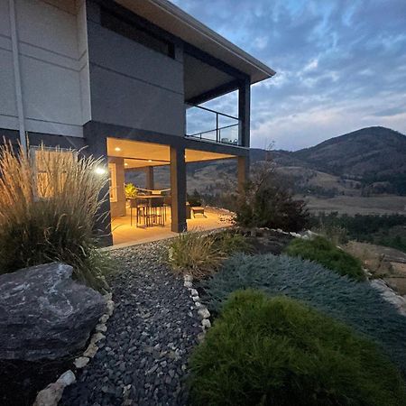Beautiful Suite On Golf Course Kelowna Buitenkant foto